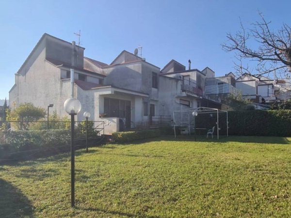 casa indipendente in vendita a San Cipriano Picentino in zona Campigliano