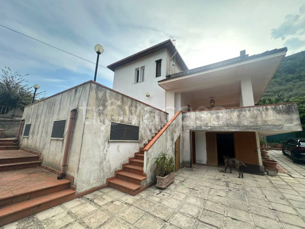 casa indipendente in vendita a San Cipriano Picentino in zona Vignale