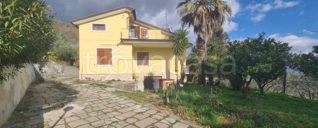 casa indipendente in vendita a San Cipriano Picentino in zona Vignale