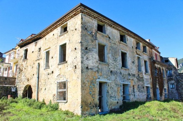 casa indipendente in vendita a San Giovanni a Piro in zona Scario