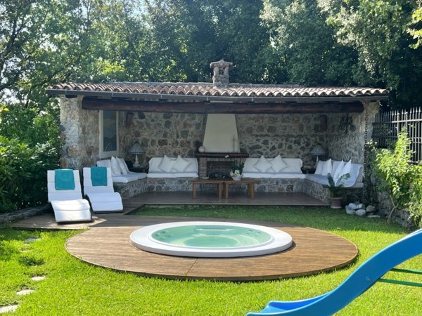 casa indipendente in vendita a San Giovanni a Piro in zona Scario