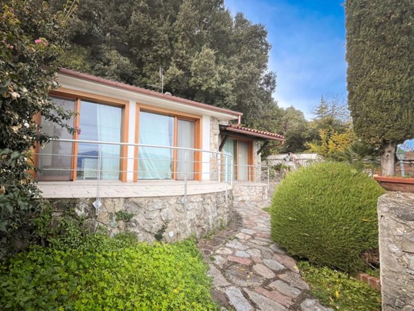 casa indipendente in vendita a San Giovanni a Piro in zona Scario