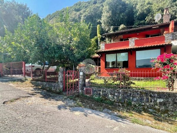 casa indipendente in vendita a San Giovanni a Piro in zona Scario