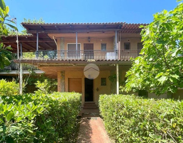 casa indipendente in vendita a San Giovanni a Piro in zona Scario