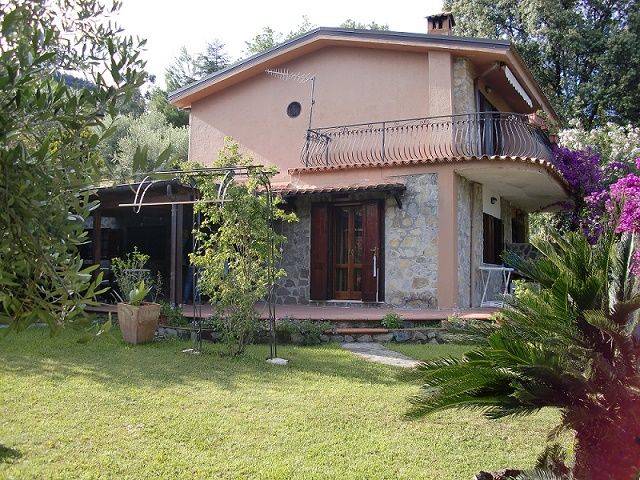 casa indipendente in vendita a San Giovanni a Piro in zona Scario