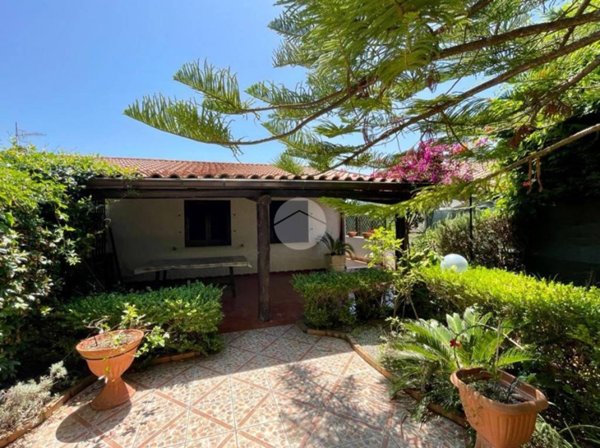 casa indipendente in vendita a San Giovanni a Piro in zona Scario