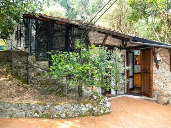 casa indipendente in vendita a San Giovanni a Piro in zona Scario