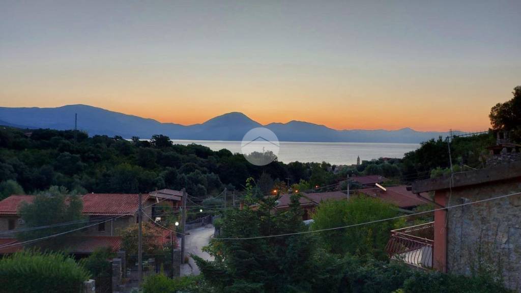 casa indipendente in vendita a San Giovanni a Piro in zona Scario