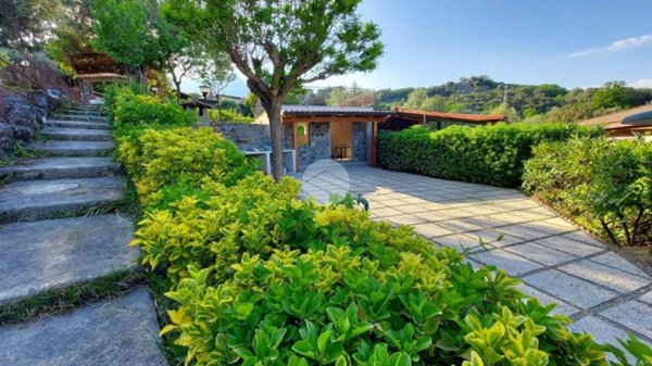 casa indipendente in vendita a San Giovanni a Piro in zona Scario