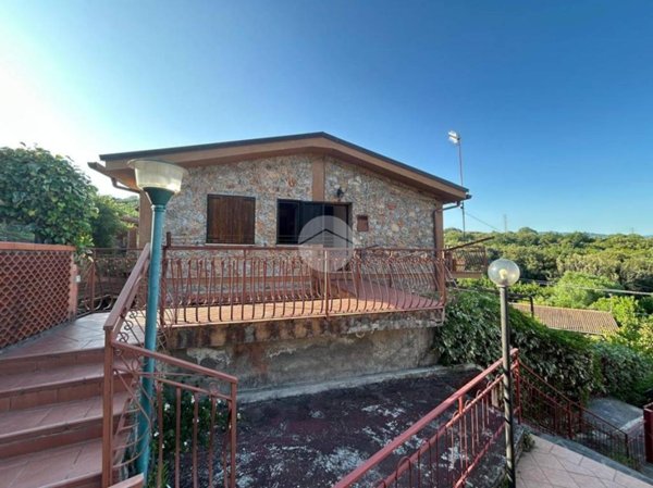 casa indipendente in vendita a San Giovanni a Piro in zona Scario