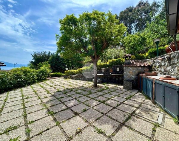 casa indipendente in vendita a San Giovanni a Piro in zona Scario