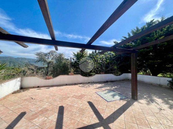 casa indipendente in vendita a San Giovanni a Piro in zona Scario