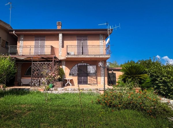 casa indipendente in vendita a San Giovanni a Piro in zona Scario