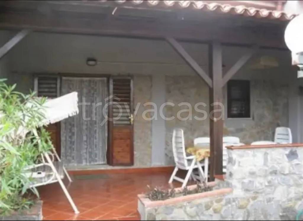 casa indipendente in vendita a San Giovanni a Piro in zona Scario