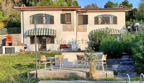 casa indipendente in vendita a San Giovanni a Piro in zona Scario