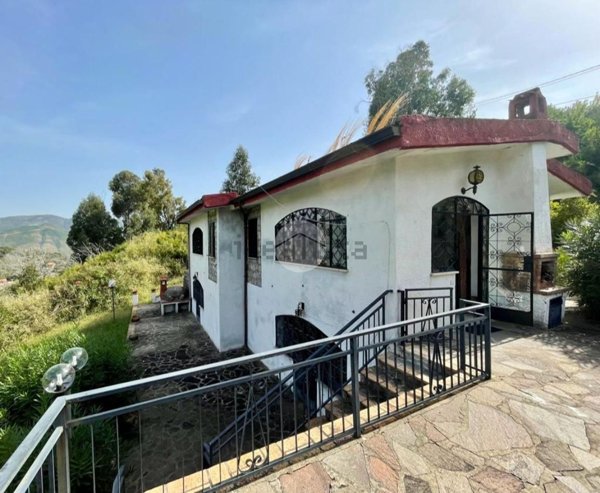 casa indipendente in vendita a San Giovanni a Piro in zona Scario