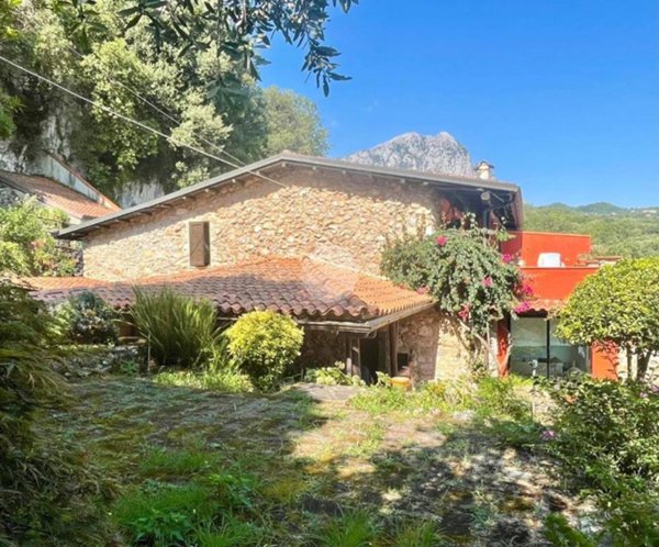 casa indipendente in vendita a San Giovanni a Piro in zona Scario