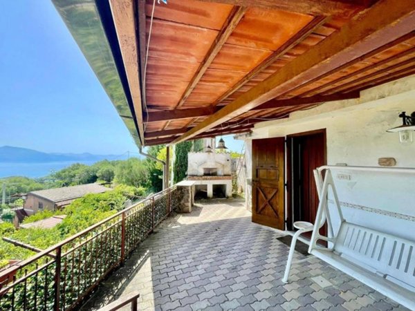 casa indipendente in vendita a San Giovanni a Piro in zona Scario