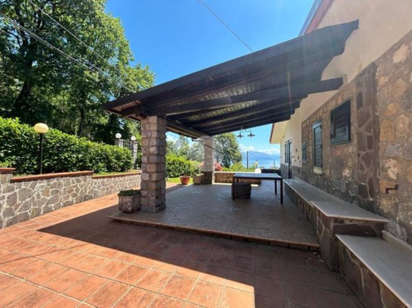 casa indipendente in vendita a San Giovanni a Piro in zona Scario