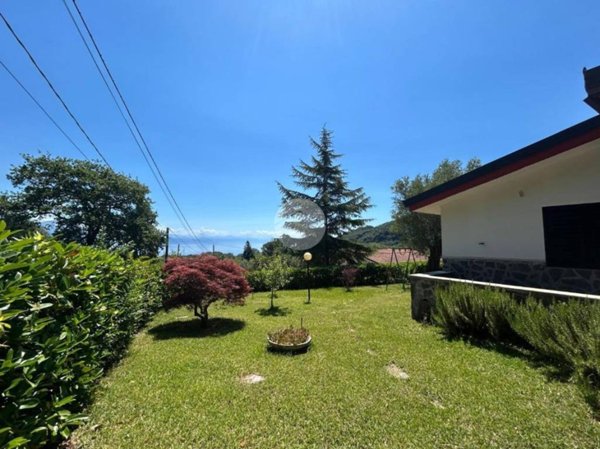 casa indipendente in vendita a San Giovanni a Piro in zona Scario