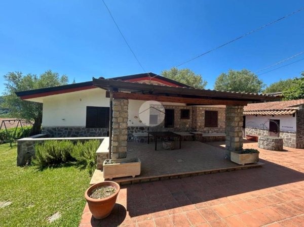casa indipendente in vendita a San Giovanni a Piro in zona Scario