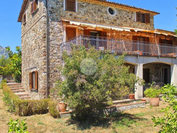 casa indipendente in vendita a San Giovanni a Piro in zona Scario
