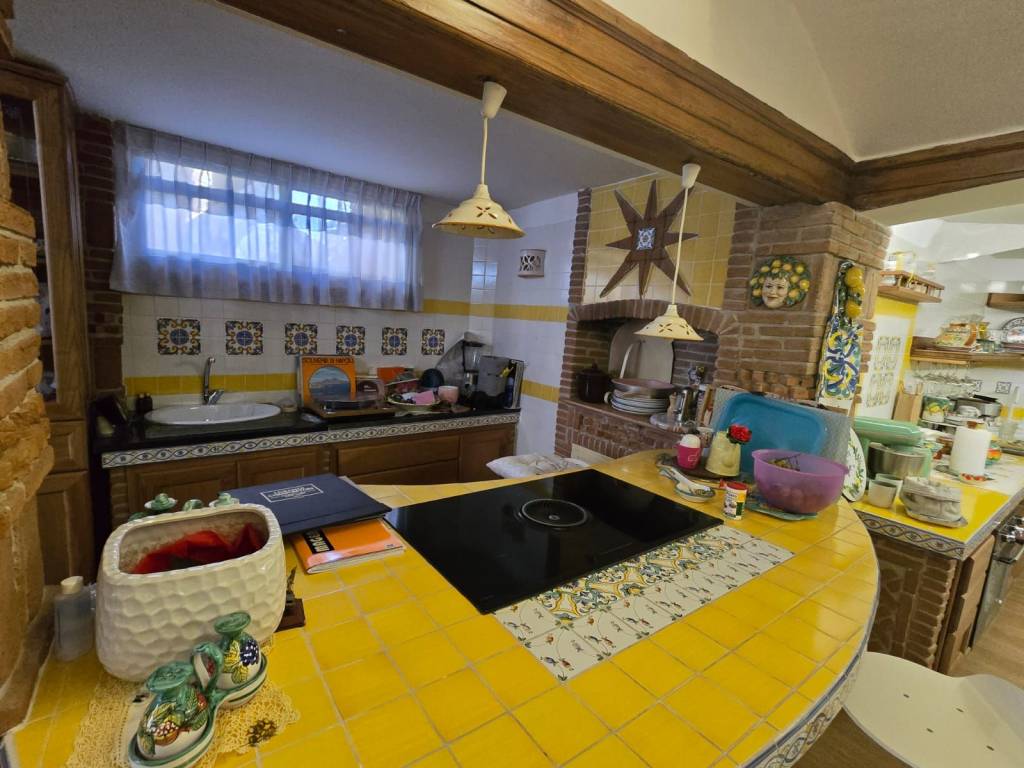 casa indipendente in vendita a San Giovanni a Piro in zona Scario