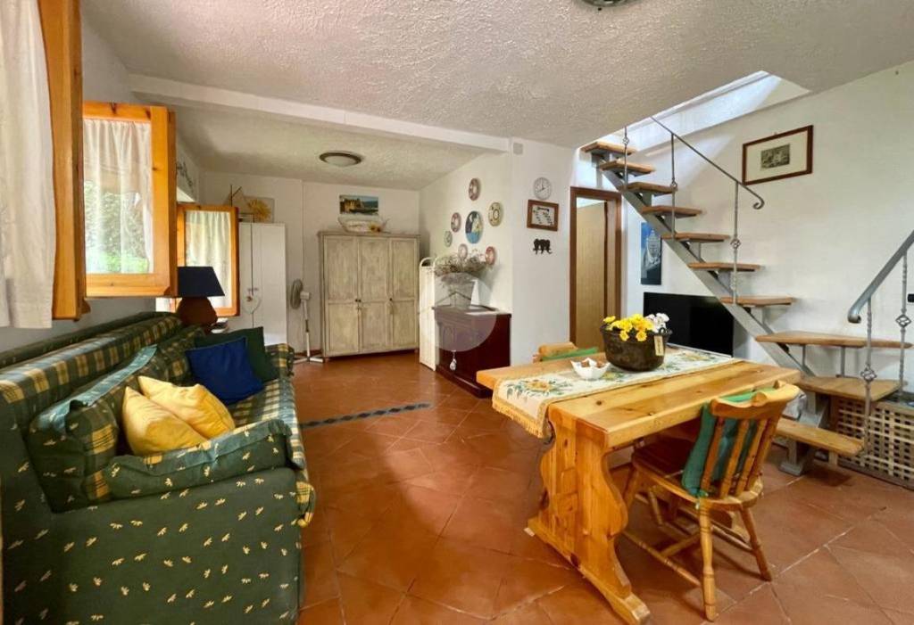 casa indipendente in vendita a San Giovanni a Piro in zona Scario