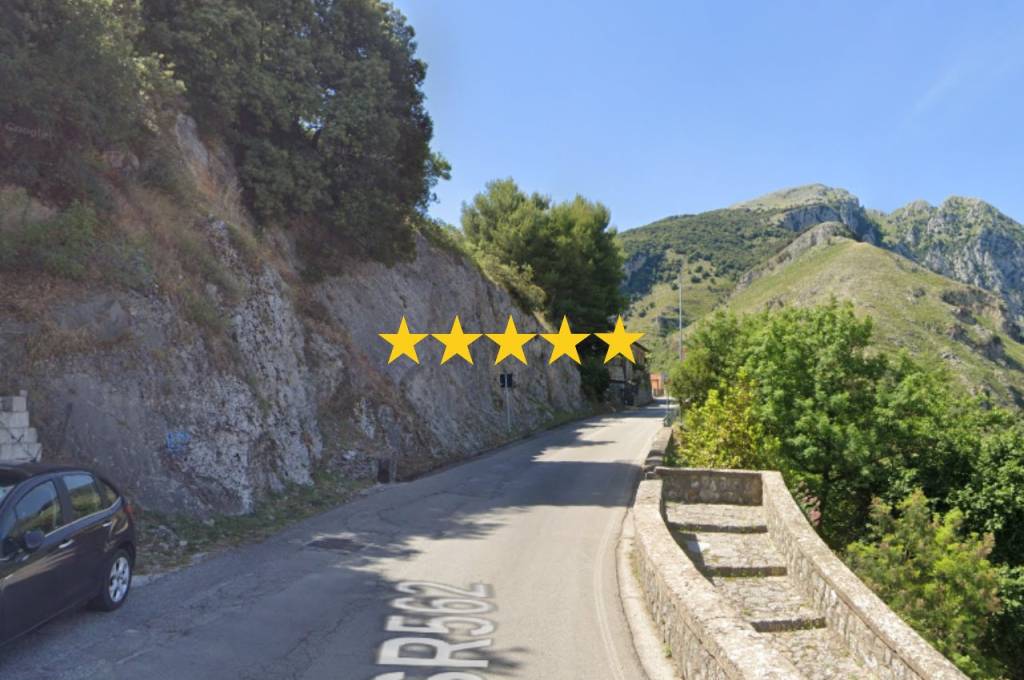 casa indipendente in vendita a San Giovanni a Piro in zona Scario