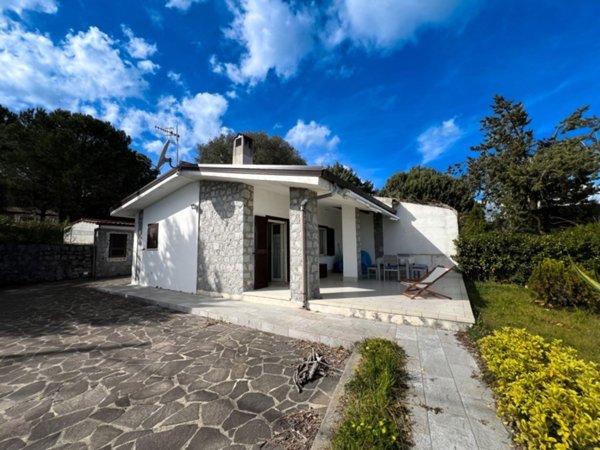 casa indipendente in vendita a San Giovanni a Piro in zona Scario