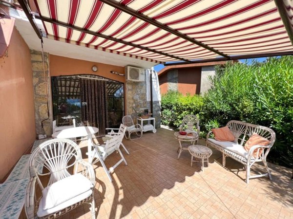 casa indipendente in vendita a San Giovanni a Piro in zona Scario