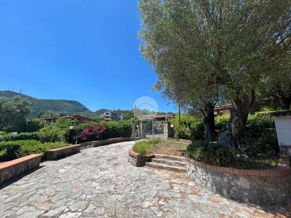 casa indipendente in vendita a San Giovanni a Piro in zona Scario