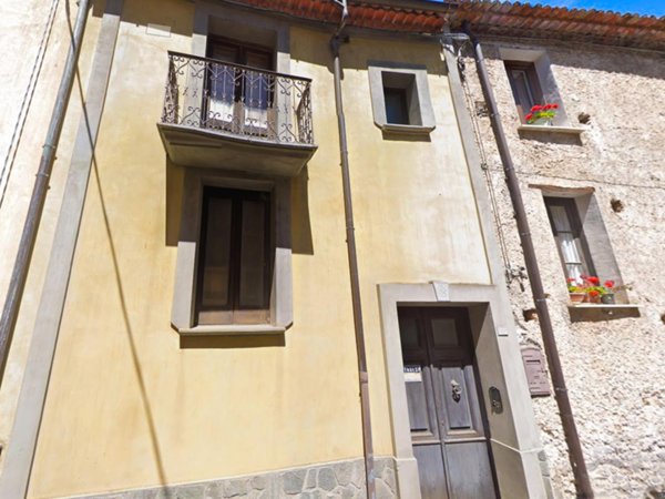casa indipendente in vendita a San Giovanni a Piro in zona Scario