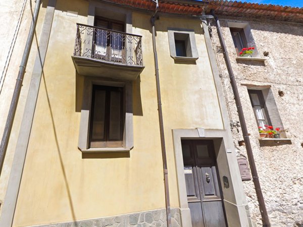 casa indipendente in vendita a San Giovanni a Piro in zona Scario