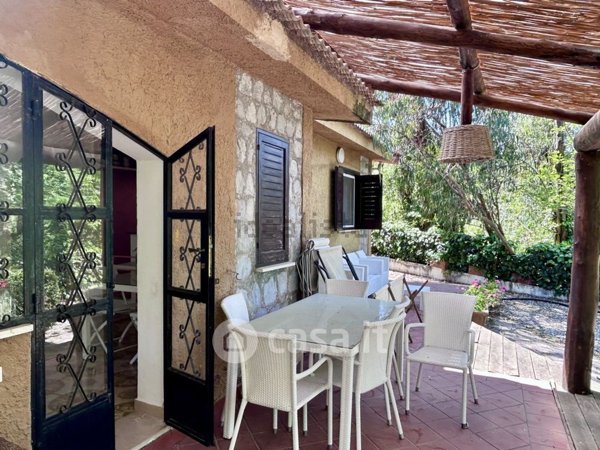 casa indipendente in vendita a San Giovanni a Piro in zona Scario