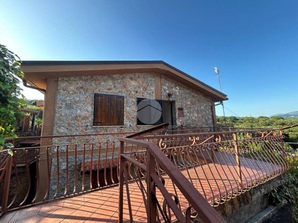 casa indipendente in vendita a San Giovanni a Piro in zona Scario