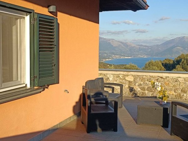 intera palazzina in vendita a San Giovanni a Piro in zona Scario