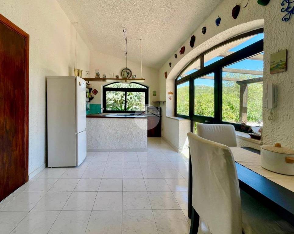 casa indipendente in vendita a San Giovanni a Piro in zona Scario