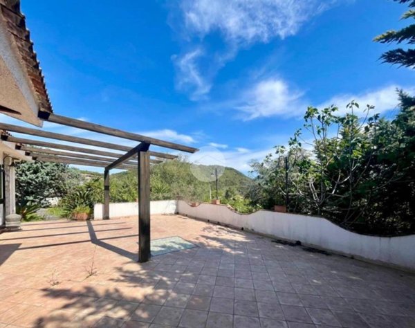 casa indipendente in vendita a San Giovanni a Piro in zona Scario