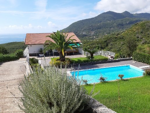 casa indipendente in vendita a San Giovanni a Piro in zona Scario