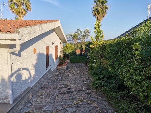 casa indipendente in vendita a San Giovanni a Piro in zona Scario