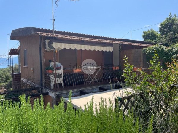 casa indipendente in vendita a San Giovanni a Piro in zona Scario