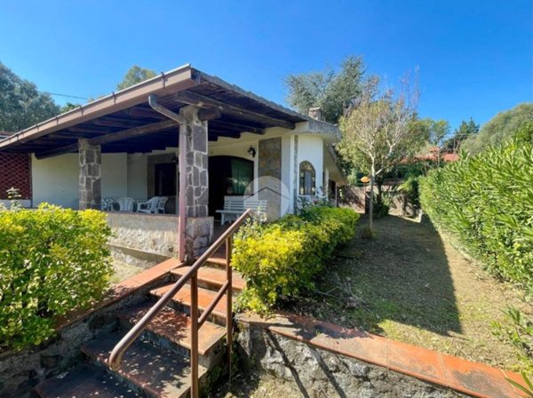 casa indipendente in vendita a San Giovanni a Piro in zona Scario