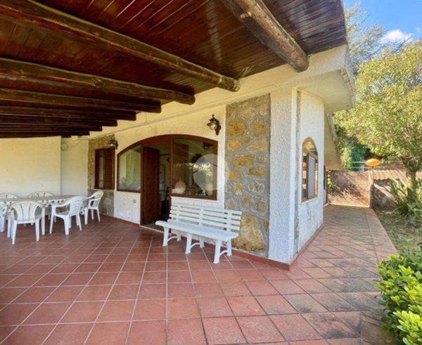 casa indipendente in vendita a San Giovanni a Piro in zona Scario