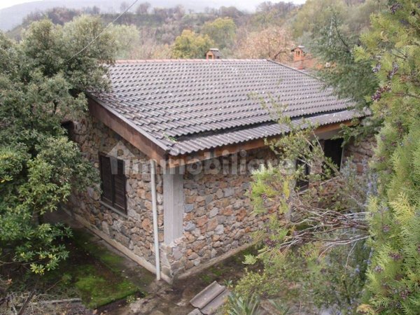 casa indipendente in vendita a San Giovanni a Piro in zona Scario