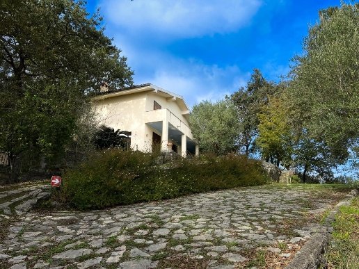 casa indipendente in vendita a San Giovanni a Piro in zona Scario
