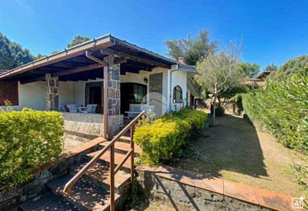 casa indipendente in vendita a San Giovanni a Piro in zona Scario