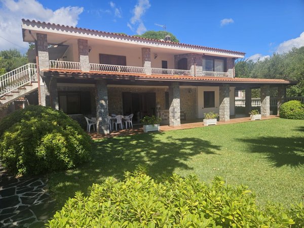 casa indipendente in vendita a San Giovanni a Piro in zona Scario