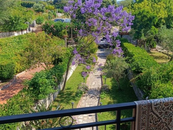casa indipendente in vendita a San Giovanni a Piro in zona Scario