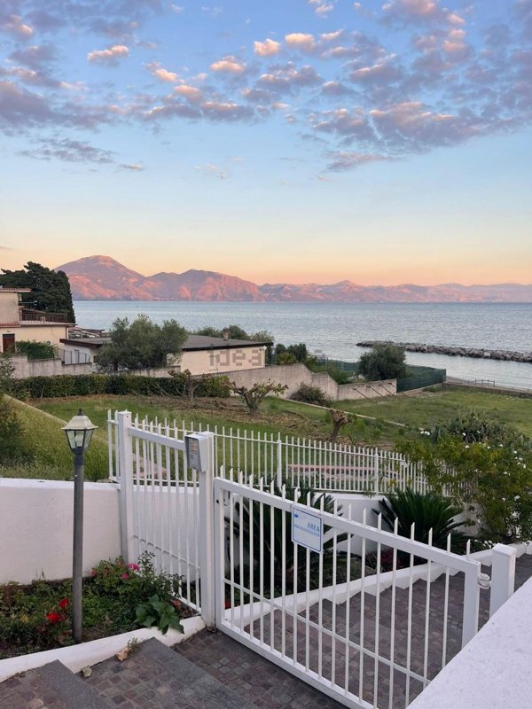 casa indipendente in vendita a San Giovanni a Piro in zona Scario